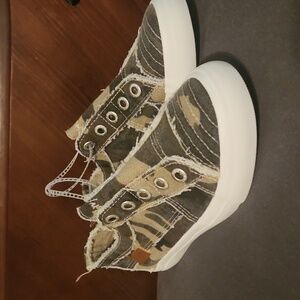 BLOWFISH kids  Distress shoes